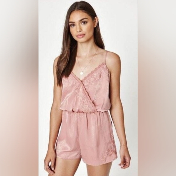 Kendall & Kyle Sleeveless Romper - Picture 1 of 8